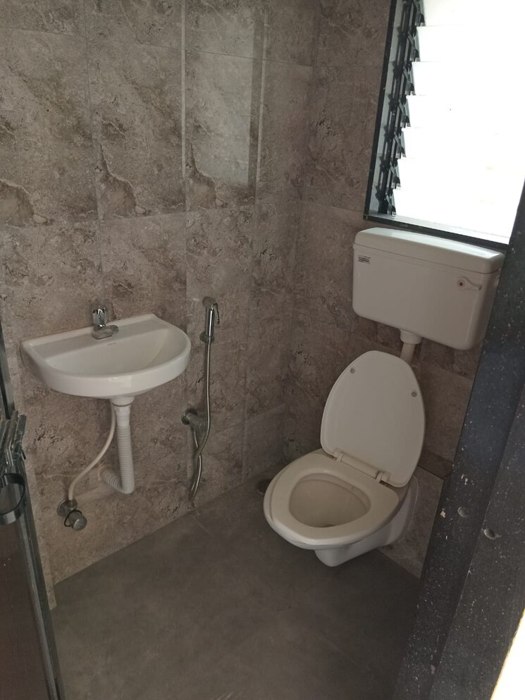 Bathroom, satyam-chs-andheri 2 Bedroom 670 Sq.Ft. Apartment In Andheri West Mumbai 8758117