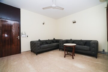 Team Area in 2 BHK Builder Floor at Defence Colony – for Rent
