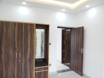 Room in 3 BHK Apartment at B2 Green Glade Apartments, Vasant Kunj – for Rent