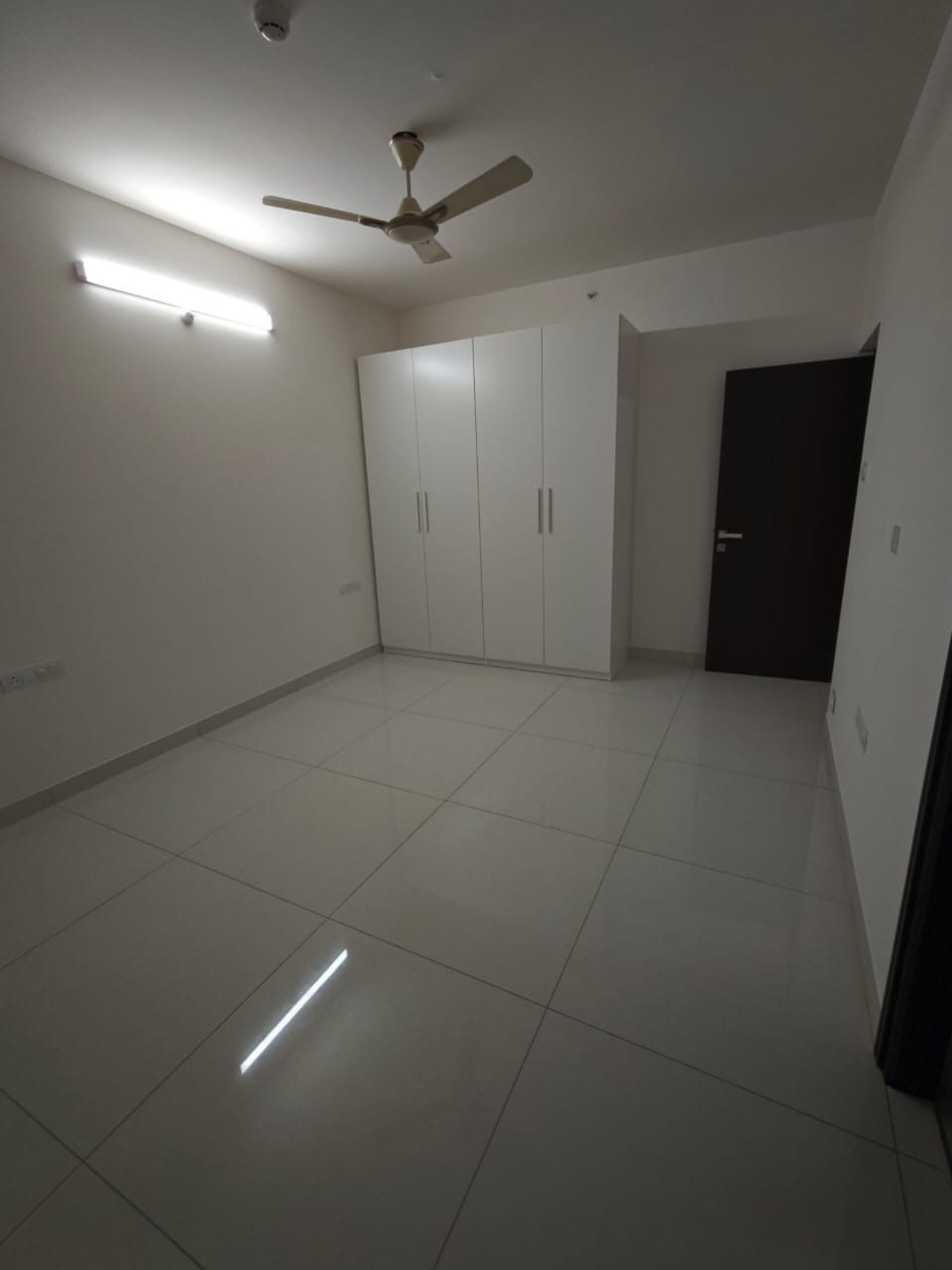 2 BHK Apartment For Rent in Aparna Sarovar Zicon