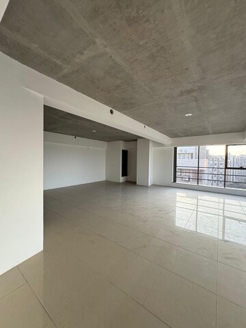 Room in  Office Space at Swati Trinity, Shela – for Rent