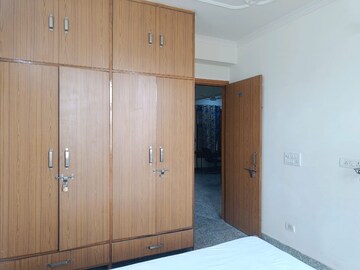 Room in 2 BHK Builder Floor at Kishan Ganj – for Rent