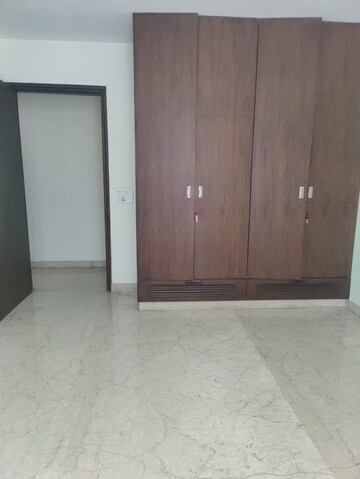 Room in 3 BHK Builder Floor at Defence Colony – for Rent