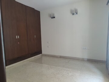Room in 3 BHK Builder Floor at Defence Colony – for Rent