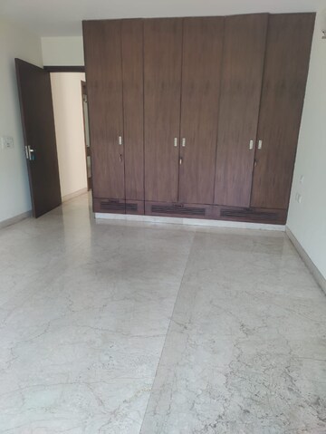 Room in 3 BHK Builder Floor at Defence Colony – for Rent
