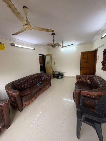 Living Room in 2.5 BHK Apartment at Pratik Apartments Andheri, Andheri West – for Rent