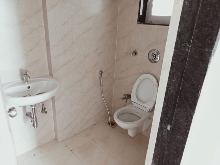 Bathroom, kharghar sector 36 4 Bedroom 3022 Sq.Ft. Apartment In Kharghar Sector 36 Navi Mumbai 8758559