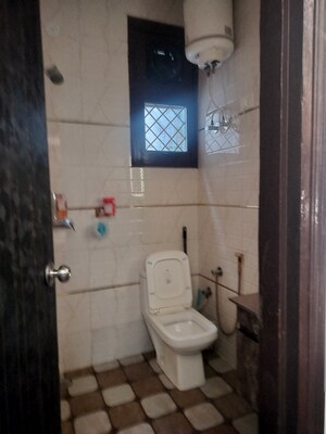 Bathroom in 2.5 BHK Builder Floor at Sushant Tower, Sector 56 – for Sale