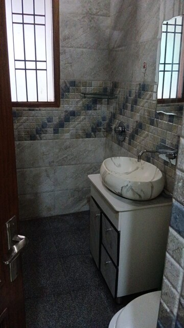 Bathroom in 1 BHK Builder Floor at Sector 37 – for Rent