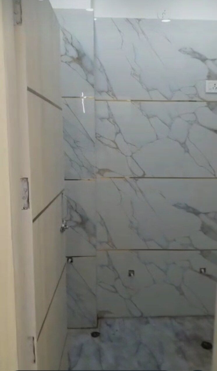 Bathroom, niti khand i 2 Bedroom 900 Sq.Ft. Apartment In Niti Khand I Ghaziabad 8758855