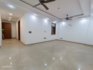Room in 3 BHK Apartment at Chattarpur – for Rent