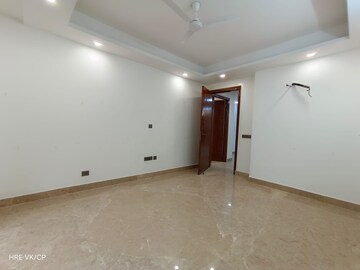 Room in 3 BHK Apartment at Chattarpur – for Rent