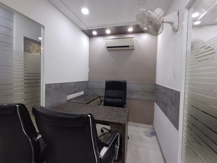 Team Area, netaji subhash place Commercial Office Space 1000 Sq.Ft. In Netaji Subhash Place Delhi 8758881