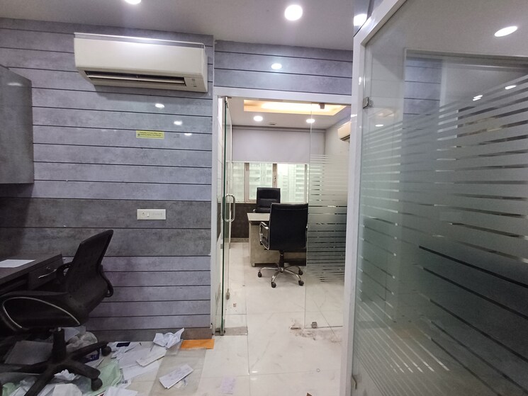  Parking, netaji subhash place Commercial Office Space 1000 Sq.Ft. In Netaji Subhash Place Delhi 8758881