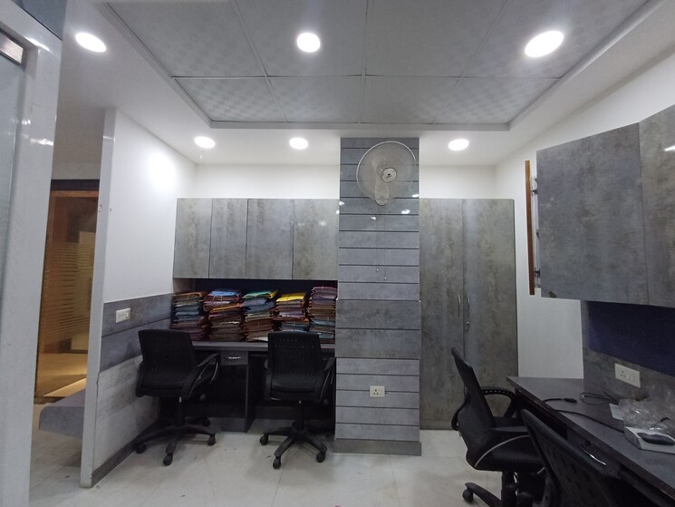 Team Area, netaji subhash place Commercial Office Space 1000 Sq.Ft. In Netaji Subhash Place Delhi 8758881