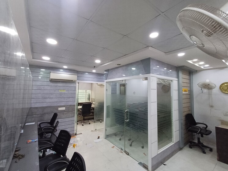 Team Area, netaji subhash place Commercial Office Space 1000 Sq.Ft. In Netaji Subhash Place Delhi 8758881