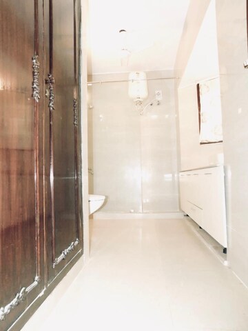 Building Lobby in 5 BHK Builder Floor at Sainik Farm – for Rent