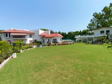 5 BHK Builder Floor – Exterior View View at Sainik Farm - for Rent