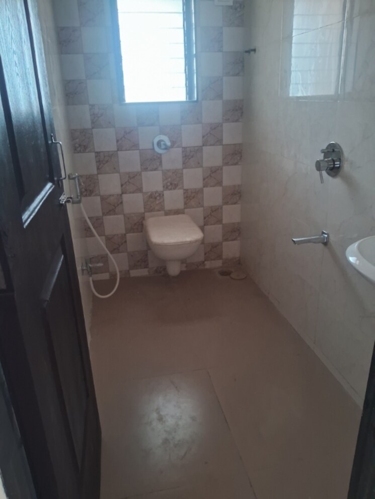 Bathroom, subhshri-arcade 2 Bedroom 675 Sq.Ft. Apartment In Malad West Mumbai 8759059