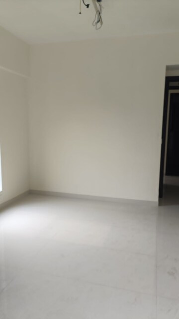 Room in 2.5 BHK Apartment at Laxmi Niwas Khar West, Khar West – for Rent