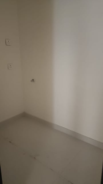Room in 2.5 BHK Apartment at Laxmi Niwas Khar West, Khar West – for Rent