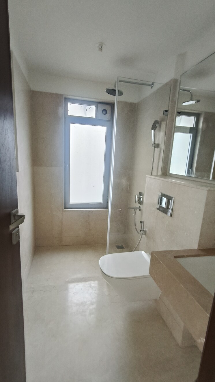 Bathroom, piramal-aranya-arav 3 Bedroom 1011 Sq.Ft. Apartment In Byculla Mumbai 8759135