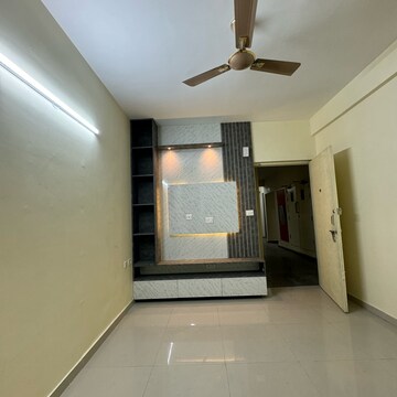 Room in 2 BHK Apartment at Pyramid Pride, Sector 76 – for Rent