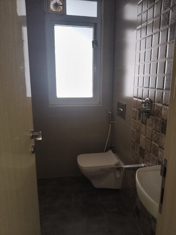 Attached Bathroom in 3.5 BHK Apartment at Marathon Monte South, Byculla West – for Rent