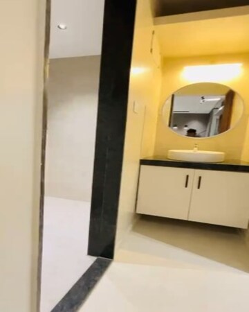 Furnished Amenities in 1.5 BHK Apartment at Santacruz West – for Rent