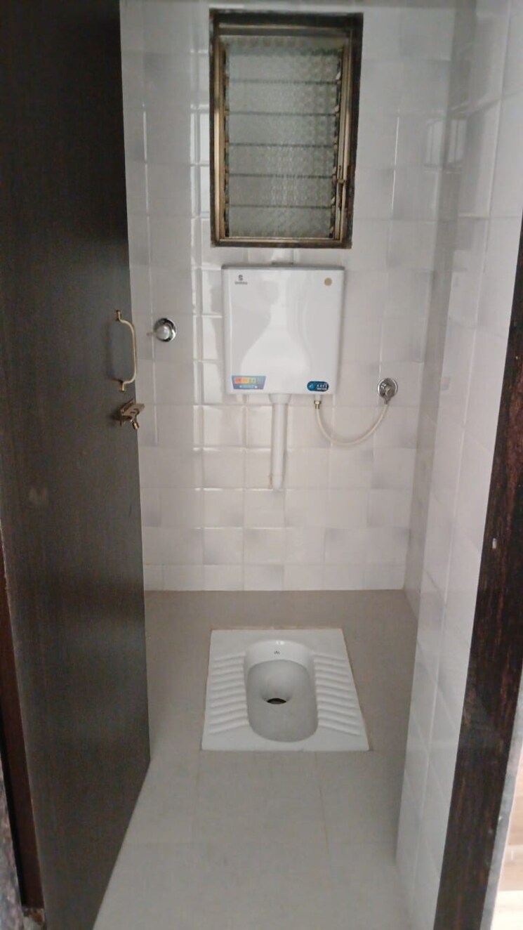 Bathroom, ajanta-chs-shivaji-nagar 3 Bedroom 724 Sq.Ft. Apartment In Shivaji Nagar Thane 8759289