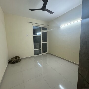 Room in 2 BHK Apartment at Pyramid Pride, Sector 76 – for Rent