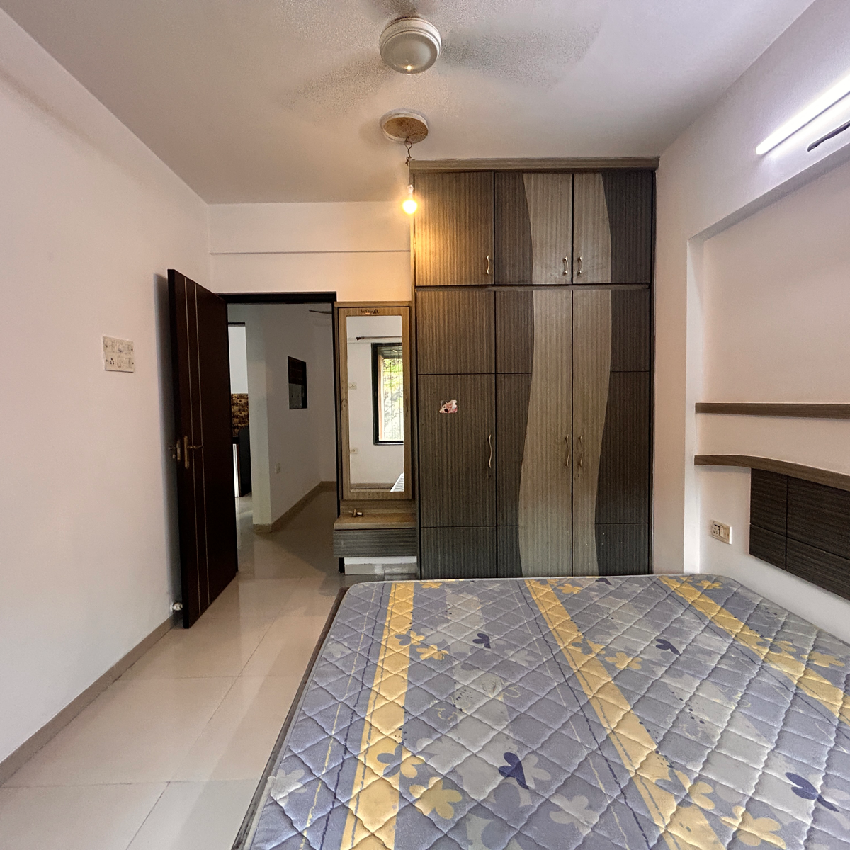 2 BHK + Extra Room Apartment For Rent in Suncity Complex