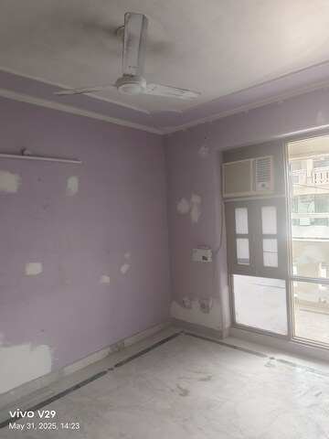 Room in 3 BHK Apartment at Hextax Commune, Sector 43 – for Rent