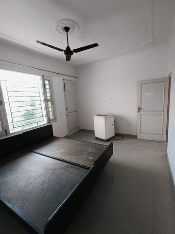Room in 2 BHK Apartment at Sunny Enclave – for Rent
