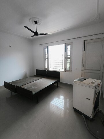 Room in 2 BHK Apartment at Sunny Enclave – for Rent