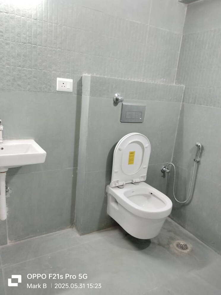 Bathroom, vasant kunj 2 Bedroom 1100 Sq.Ft. Apartment In Vasant Kunj Delhi 8759637