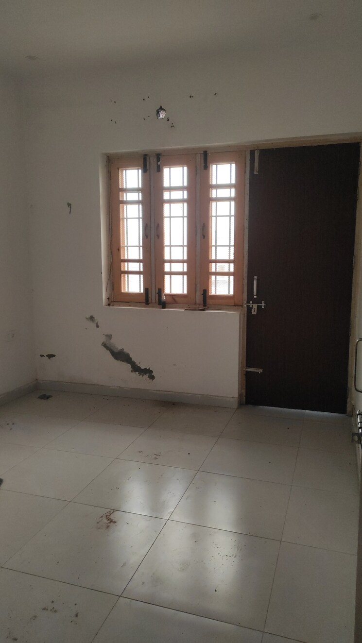 Room, shimla bypass road 3 Bedroom 1600 Sq.Ft. Builder Floor In Shimla Bypass Road Dehradun 8759662