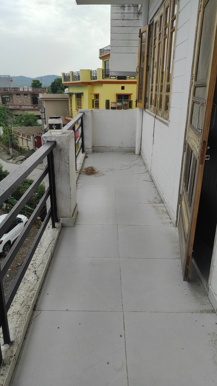 Balcony, shimla bypass road 3 Bedroom 1600 Sq.Ft. Builder Floor In Shimla Bypass Road Dehradun 8759662