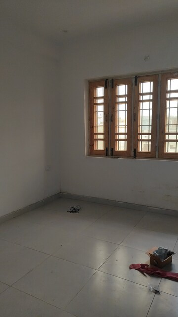 Room in 3 BHK Builder Floor at Shimla Bypass Road – for Rent
