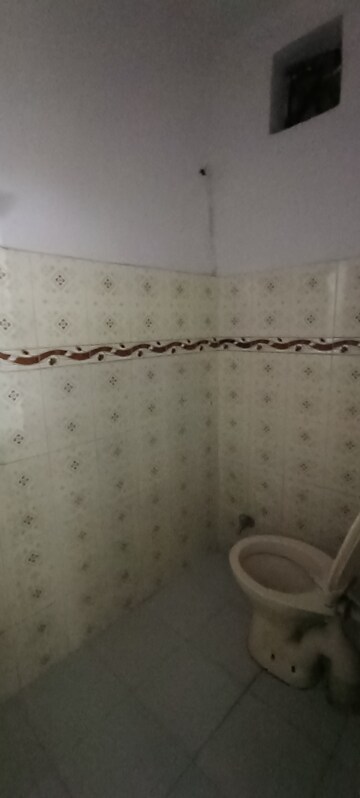Bathroom in 1.5 BHK Apartment at RWA Chittaranjan Park Block R, Chittaranjan Park – for Rent