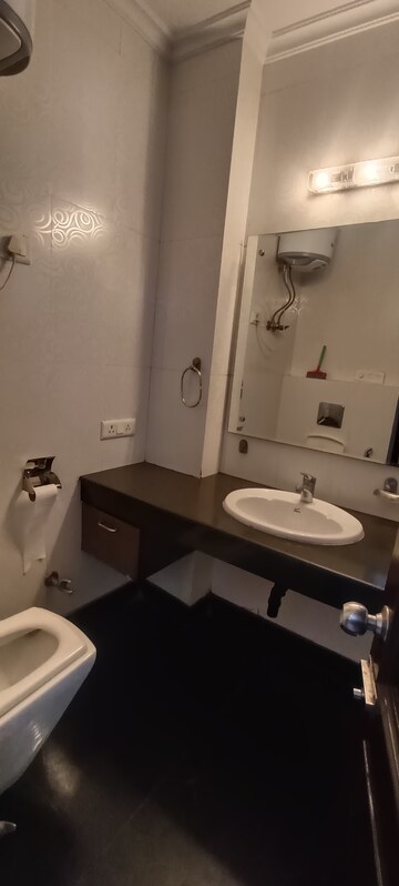 Master Bedroom in 3.5 BHK Builder Floor at Kalkaji – for Rent