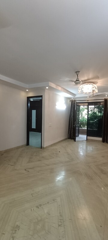 Room in 3.5 BHK Builder Floor at Kalkaji – for Rent