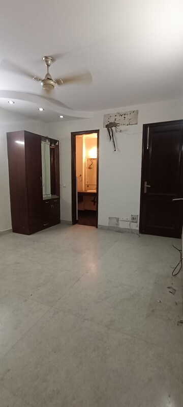 Room in 3.5 BHK Builder Floor at Kalkaji – for Rent