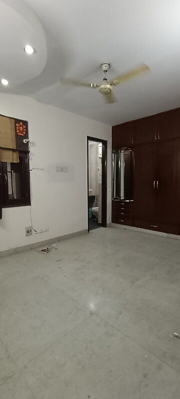 Room in 3.5 BHK Builder Floor at Kalkaji – for Rent