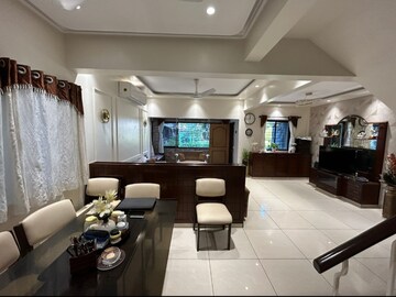 Living Room in 4 BHK Independent House at Tapi CHS, Vashi Sector 14 – for Sale