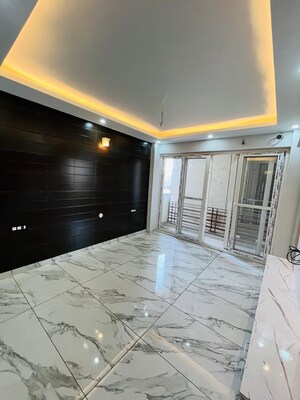 Parking in 3 BHK Builder Floor at Gms Road – for Sale