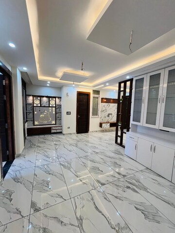 Parking in 3 BHK Builder Floor at Gms Road – for Sale