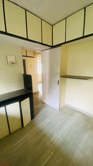 Room in 1 BHK Apartment at Kamala Vihar CHS, Kandivali West – for Rent