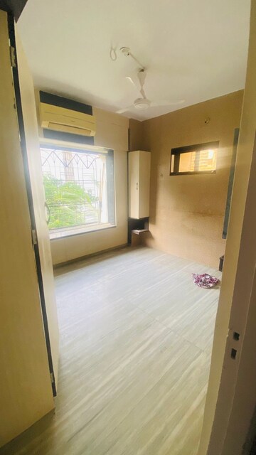 Room in 1 BHK Apartment at Kamala Vihar CHS, Kandivali West – for Rent