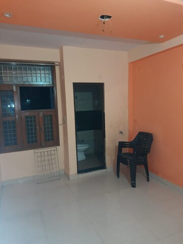 Room in 3 BHK Builder Floor at Mahavir Enclave 1 – for Rent